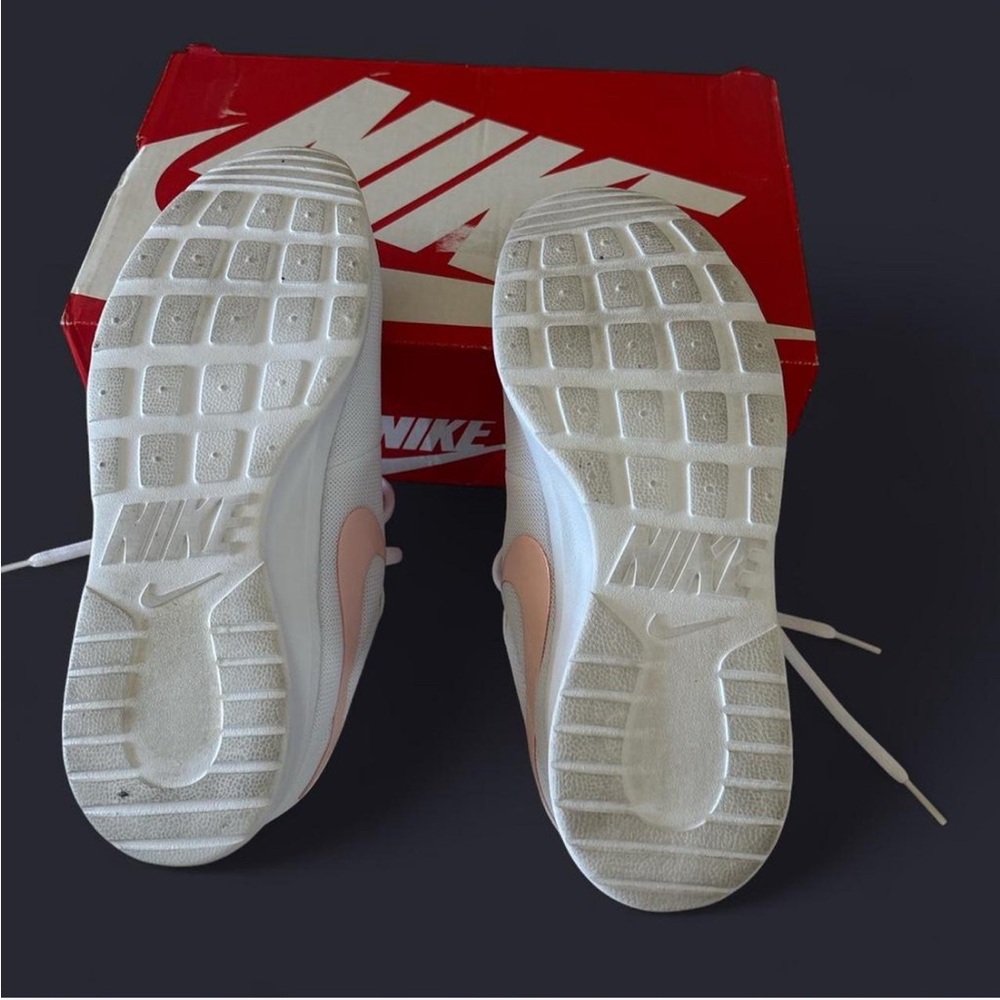 Nike Women's Tanjun Sneakers - Picture 6 of 7